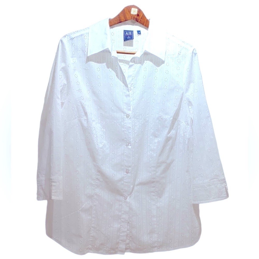 AE sports & Co 100% cotton women white shirt breathable size 16 mint condition